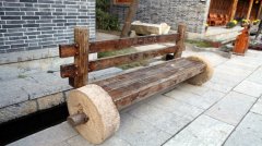 游览古城累了，找个地方休息一下吧（图）