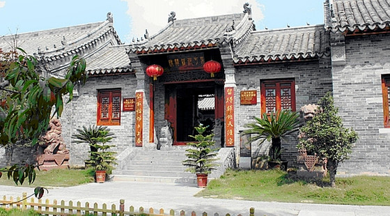 <a href='https://www.0632jj.cn/tezjd/22.html' target='_blank'><u>台儿庄古城景区</u></a>内马可波罗驿馆的大门 台儿庄马可波罗驿馆