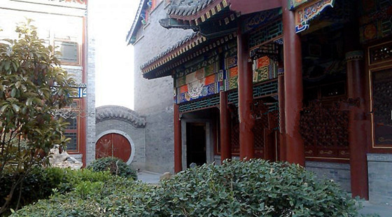 台儿庄古城景区内正昇园酒店的套房 枣庄台儿庄古城正昇园酒店院内风景