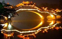 台儿庄古城景区内有100多元的酒店吗？