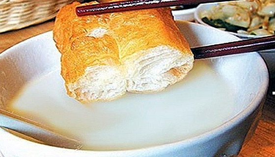 台儿庄小吃油条和豆汁
