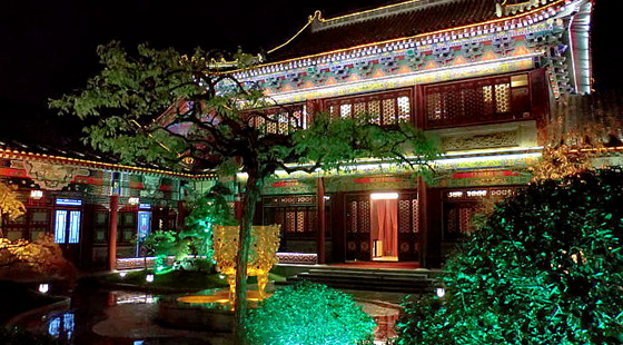 台儿庄古城内京派王府式五星级酒店的夜景