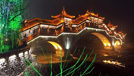 台儿庄古城夜景漂亮的旅游景点之【步云廊桥】