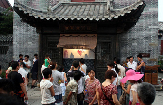 台儿庄运河古城文化表演【<a href='https://www.0632jj.cn/gcylxm/46.html' target='_blank'><u>鲁南皮影戏</u></a>】