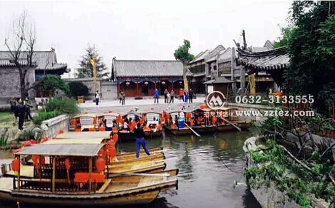 台儿庄古城一道靓丽风景线-摇船妹子