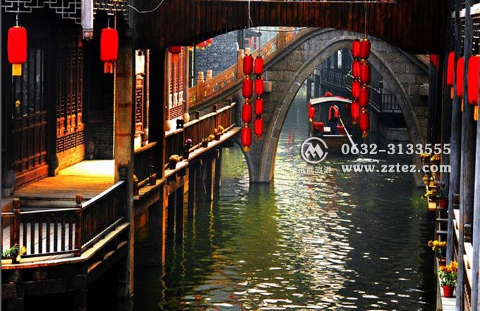 台儿庄古城内吃饭200元每团的饭店周边环境