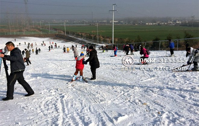 台儿庄古城滑雪场 台儿庄古城滑雪场