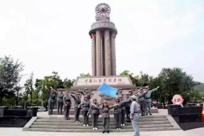 沂蒙精神红嫂影视基地集体合影