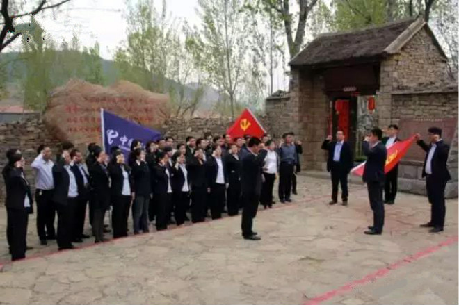 沂蒙精神红嫂影视基地重温入党誓词