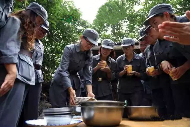 沂蒙精神红嫂影视基地体验做豆腐