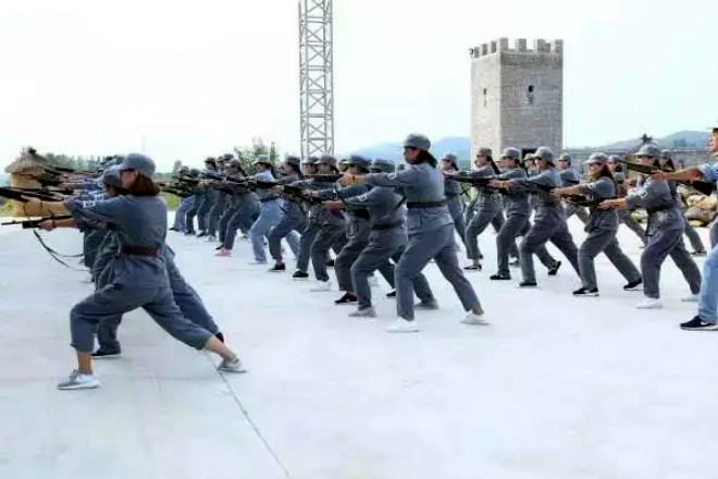 沂蒙精神红嫂影视基地体验持枪演练