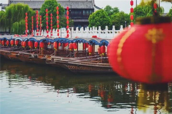 台儿庄古城六十岁以上老人免票