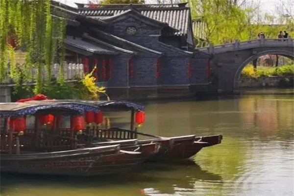 问：台儿庄古城50岁以上的不到60什么价位
