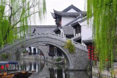 问：台儿庄古城停车场收费多少？