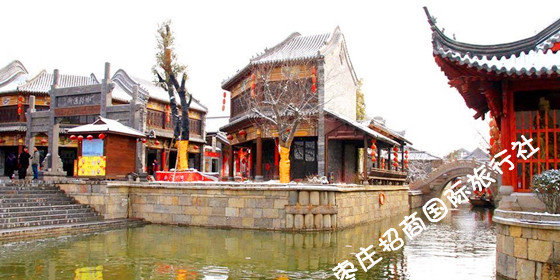 台儿庄古城图片给你不一样的古城建筑风格:台儿庄古城双桥映月码头 台儿庄古城图片给你不一样的古城建筑风格:台儿庄古城<a href='https://www.0632jj.cn/tezjd/53.html' target='_blank'><u>参将署</u></a>码头