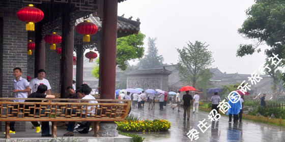 雨中的台儿庄古城