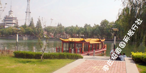 <a href='https://www.0632jj.cn/' target='_blank'><u>台儿庄古城</u></a>画舫船