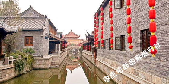 台儿庄古城内河<a href='https://www.0632jj.cn/tezjd/219.html' target='_blank'><u>广源河</u></a>风光 <a href='https://www.0632jj.cn/' target='_blank'><u>台儿庄古城</u></a>会议会场