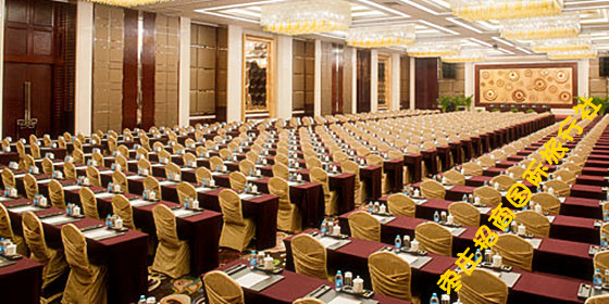 台儿庄兰祺会议中心的大会堂 台儿庄兰祺会议中心一楼会议大堂