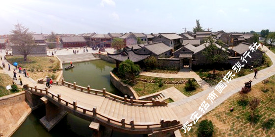 <a href='https://www.0632jj.cn/tezjd/91.html' target='_blank'><u>安澜门</u></a>上鸟瞰台儿庄古城全景 <a href='https://www.0632jj.cn/' target='_blank'><u>台儿庄古城</u></a>全景