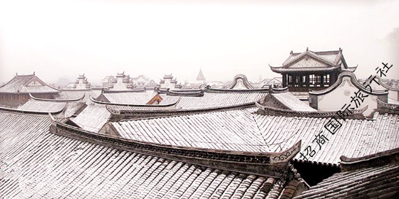 枣庄<a href='https://www.0632jj.cn/tezjd/22.html' target='_blank'><u>台儿庄古城景区</u></a>雪景鸟瞰图 冬天的台儿庄古城,古城台儿庄的冬天